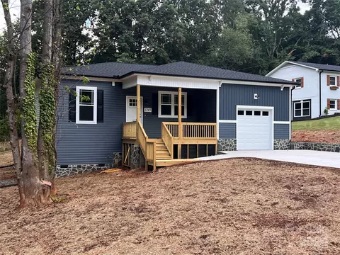 1245 Briarcreek Dr, Newton, NC 28658