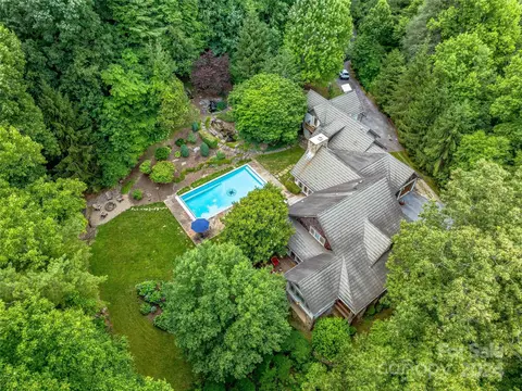34 Merrills Chase Rd, Asheville, NC 28803