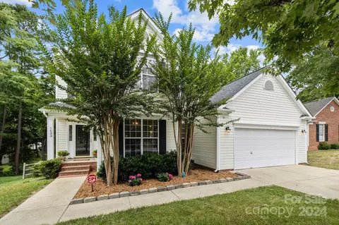 1633 Sugar Hollow Dr, Charlotte, NC 28214