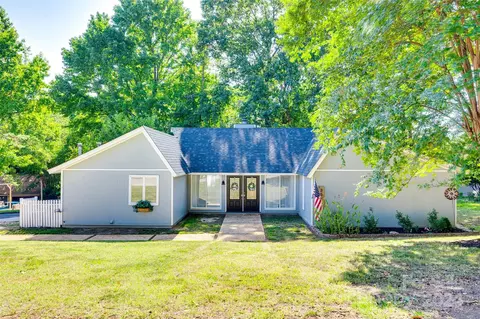 3071 Point Clear Dr, Tega Cay, SC 29708