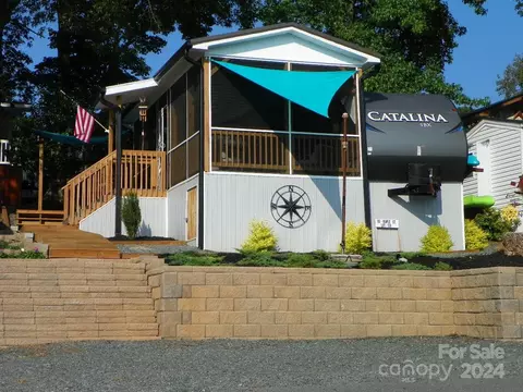 118 Maple St, New London, NC 28127