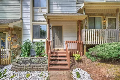 4041 N Course Dr, Charlotte, NC 28277