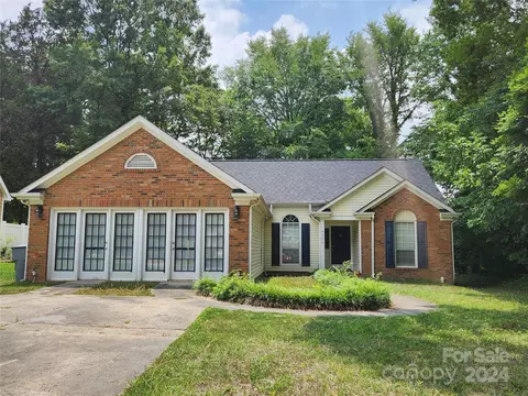 9515 Oren Thompson Rd, Charlotte, NC 28213