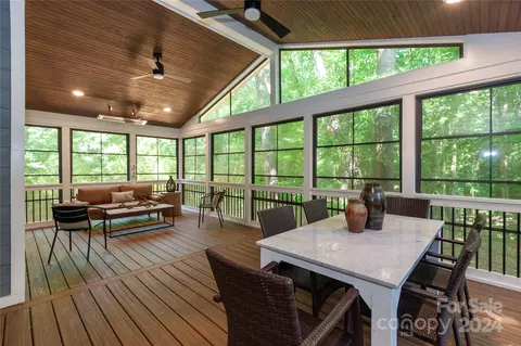 1300 Jules Ct, Charlotte, NC 28226