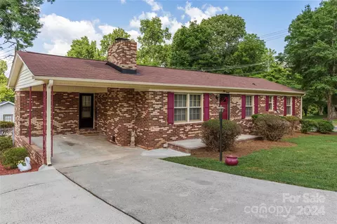 5020 Maplecrest Dr, Gastonia, NC 28056