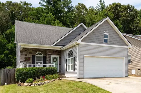 40 Woodcreek Cir, Swannanoa, NC 28778