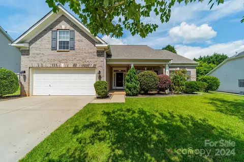 232 Golden Valley Dr, Mooresville, NC 28115