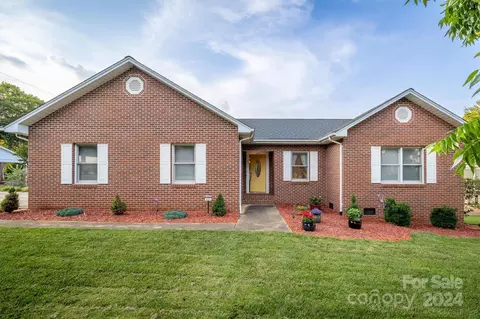 107 Powe St, Morganton, NC 28655