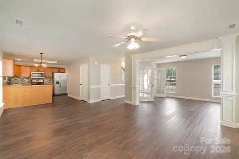 Living - 1425 Williamsburg Ln, Monroe, NC 28110 photo 4 of 5