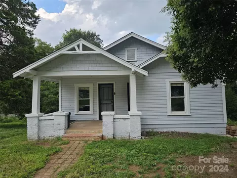 411 4th Se St SE, Hickory, NC 28602