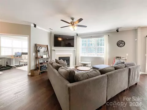 Living - 15904 Circlegreen Dr, Charlotte, NC 28273 photo 1 of 2