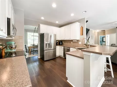Kitchen - 15904 Circlegreen Dr, Charlotte, NC 28273 photo 1 of 2