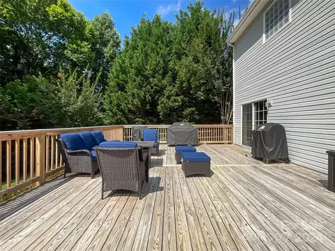 Exterior - 15904 Circlegreen Dr, Charlotte, NC 28273 photo 6 of 9