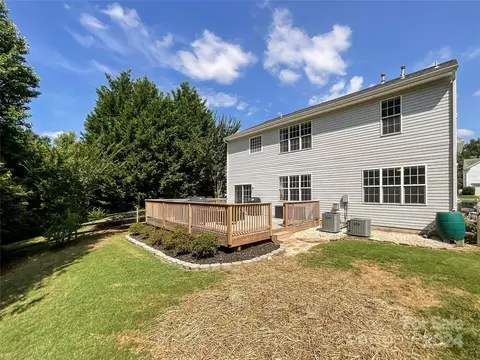 Exterior - 15904 Circlegreen Dr, Charlotte, NC 28273 photo 5 of 9