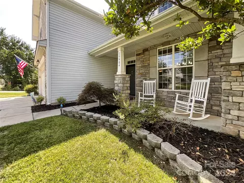 Exterior - 15904 Circlegreen Dr, Charlotte, NC 28273 photo 2 of 9