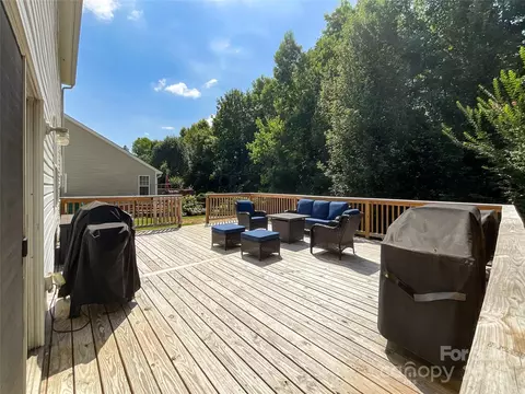 Exterior - 15904 Circlegreen Dr, Charlotte, NC 28273 photo 3 of 9