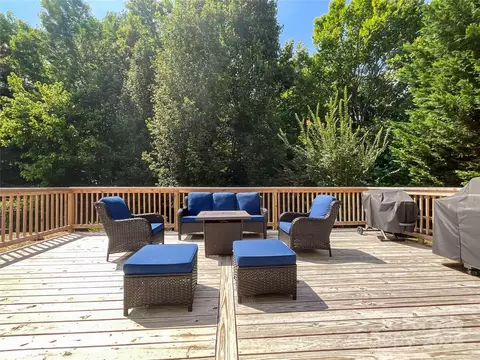Exterior - 15904 Circlegreen Dr, Charlotte, NC 28273 photo 7 of 9