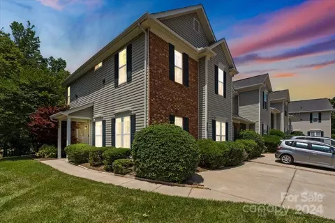 8929 Cinnabay Dr, Charlotte, NC 28216