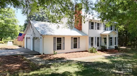 1954 Disney Ln, Newton, NC 28658