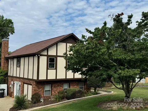 42 Chestnut St, Badin, NC 28009