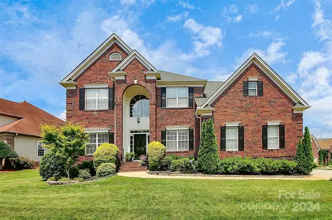 10926 Valley Spring Dr, Charlotte, NC 28277