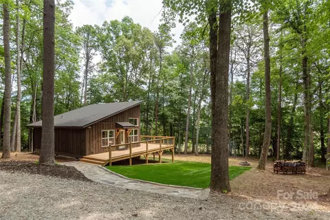 29 S Bear View Dr, Hendersonville, NC 28792