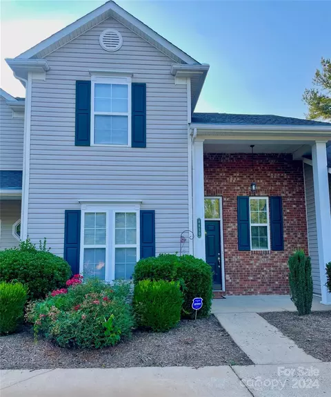 8850 Cinnabay Dr, Charlotte, NC 28216
