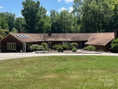 1363 Warrior Dr, Tryon, NC 28782