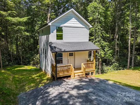 727 Lyndhurst Dr, Hendersonville, NC 28791