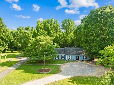 6329 Windy Knoll Ln, Mint Hill, NC 28227
