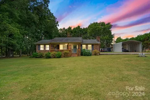 447 Ike Lynch Rd, Dallas, NC 28034