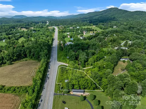 000 Sweetwater Rd, Mills River, NC 28759