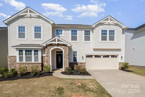 7811 Meridale Forest Dr, Charlotte, NC 28269