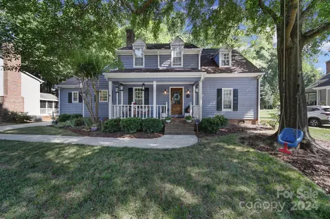 7421 Willow Creek Dr, Charlotte, NC 28270
