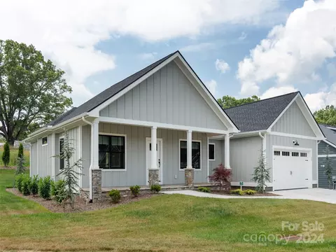 75 Olde Oak Way, Hendersonville, NC 28792