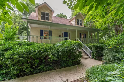 142 Churchill Downs Dr, Fairview, NC 28730