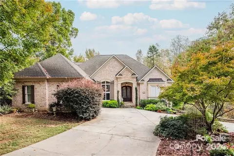 309 Hillandale Dr, Charlotte, NC 28270