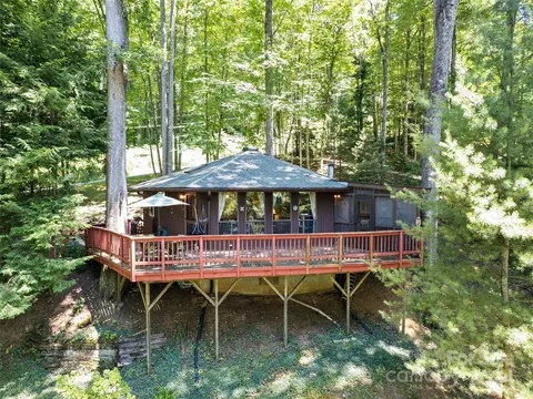 1004 Old Country Rd, Waynesville, NC 28786