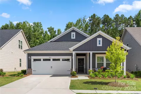 9027 Myrna Dr, Gastonia, NC 28056