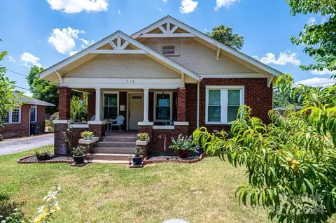 914 1st S Ave S, Conover, NC 28613