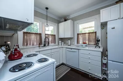 Kitchen - 914 1st S Ave S, Conover, NC 28613 photo 2 of 2