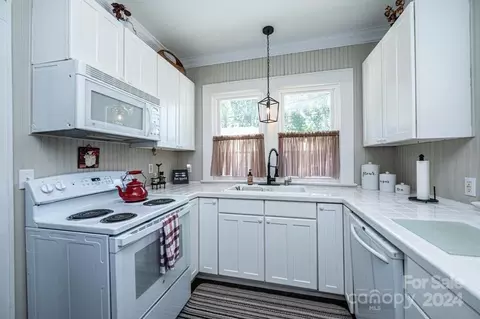 Kitchen - 914 1st S Ave S, Conover, NC 28613 photo 1 of 2