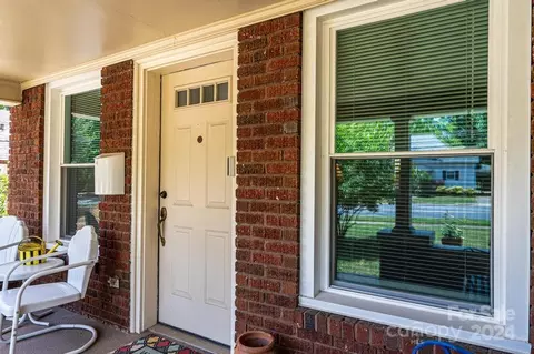 Exterior - 914 1st S Ave S, Conover, NC 28613 photo 4 of 10