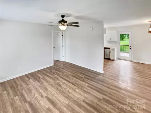 Living - 802 Edgehill Dr, Monroe, NC 28110 photo 2 of 3