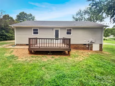 Exterior - 802 Edgehill Dr, Monroe, NC 28110 photo 4 of 4