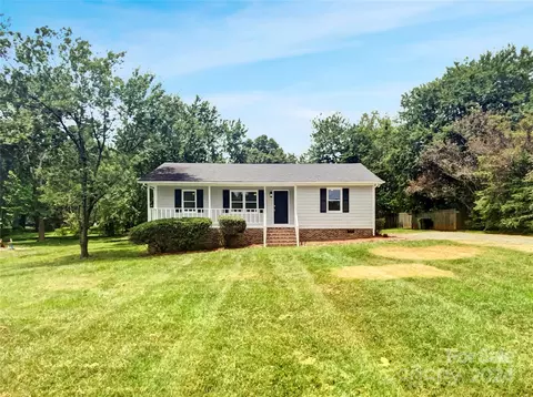 Exterior - 802 Edgehill Dr, Monroe, NC 28110 photo 3 of 4