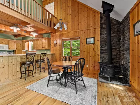 391 Indian Ridge Trl, Hendersonville, NC 28739