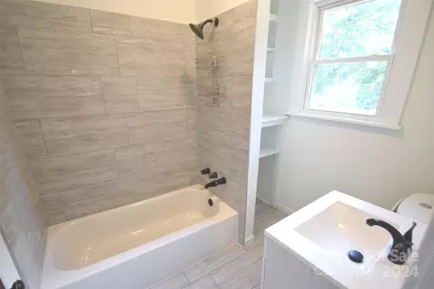 Bath - 525 Mitchell Ave, Salisbury, NC 28144 photo 2 of 2