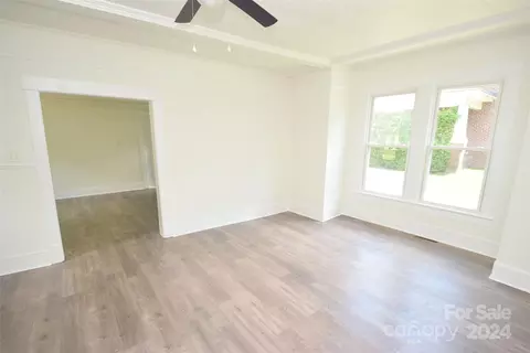 Living - 525 Mitchell Ave, Salisbury, NC 28144 photo 3 of 5