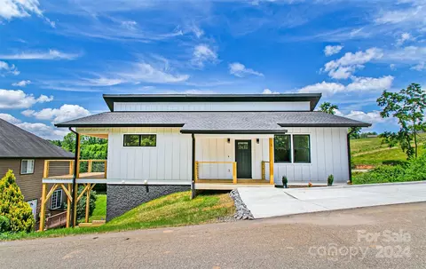 1 Little Oak Rd, Leicester, NC 28748